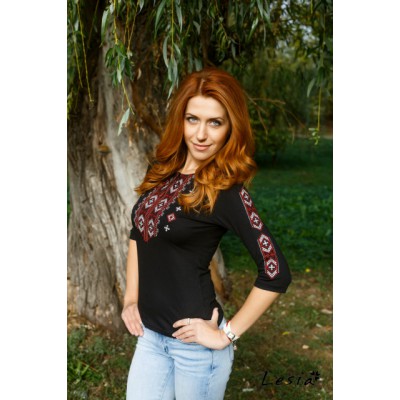 Embroidered t-shirt with 3/4 sleeves "Gutsul Ornament" red on black